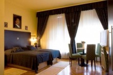 THE MOVIE HOTEL***